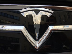 Tesla: Elektrisch. Fahren.
